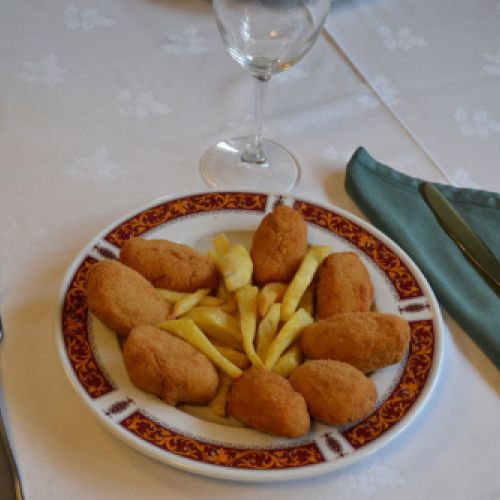 Ración de croquetas caseras