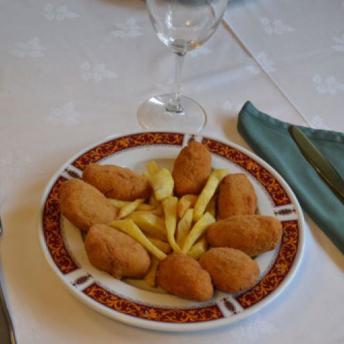 Ración de croquetas caseras